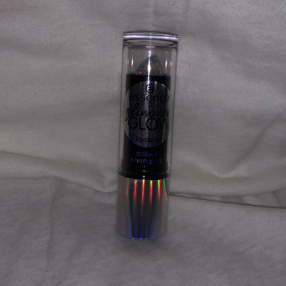 ESSENCE- color changing lipstick